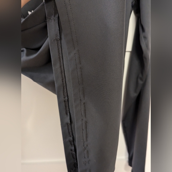 Toronto Maple Leafs Athletic Top - Picture 5 of 7